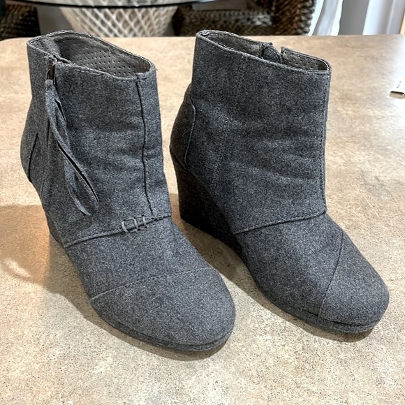 Toms Shoes - Toms Womens Shoes Nepal Side Zip Wedge Ankle Boots Booties Size 8.5 Gray Suede